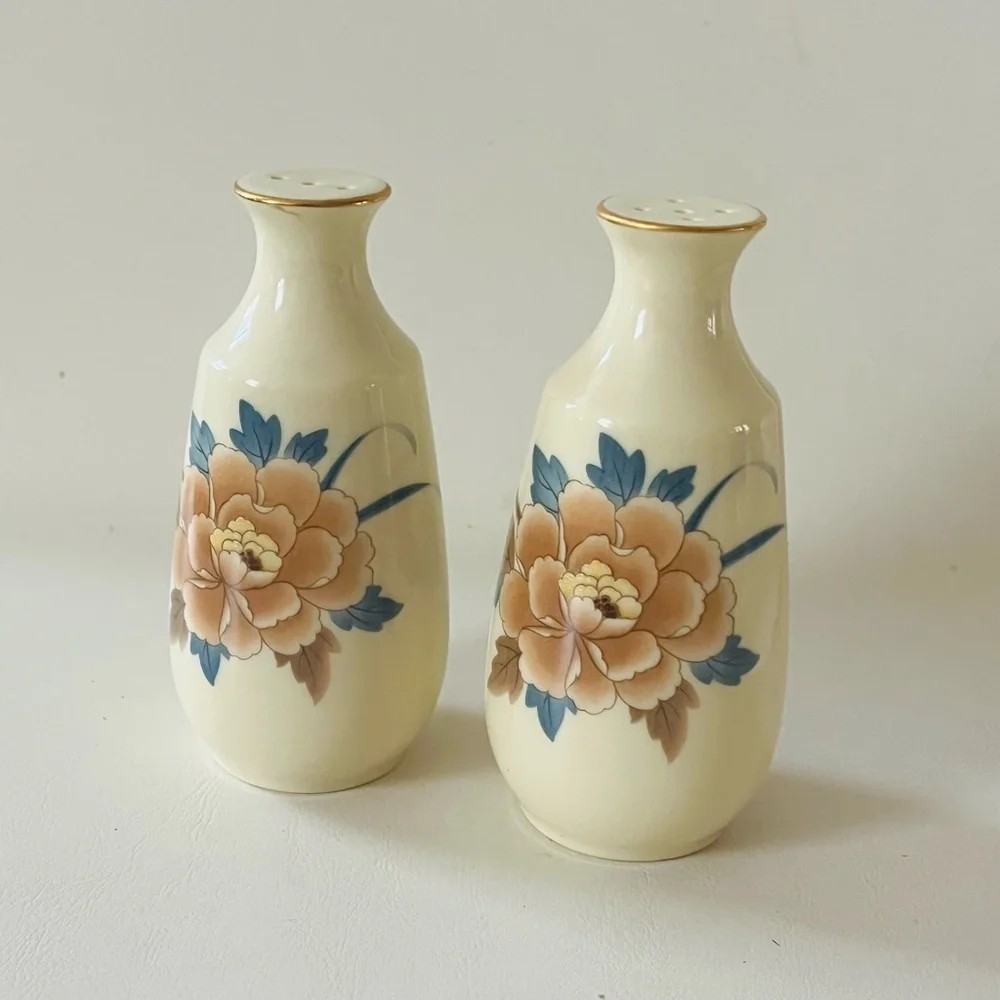 Floral Cream Ceramic Salt and Pepper Shakers Japan